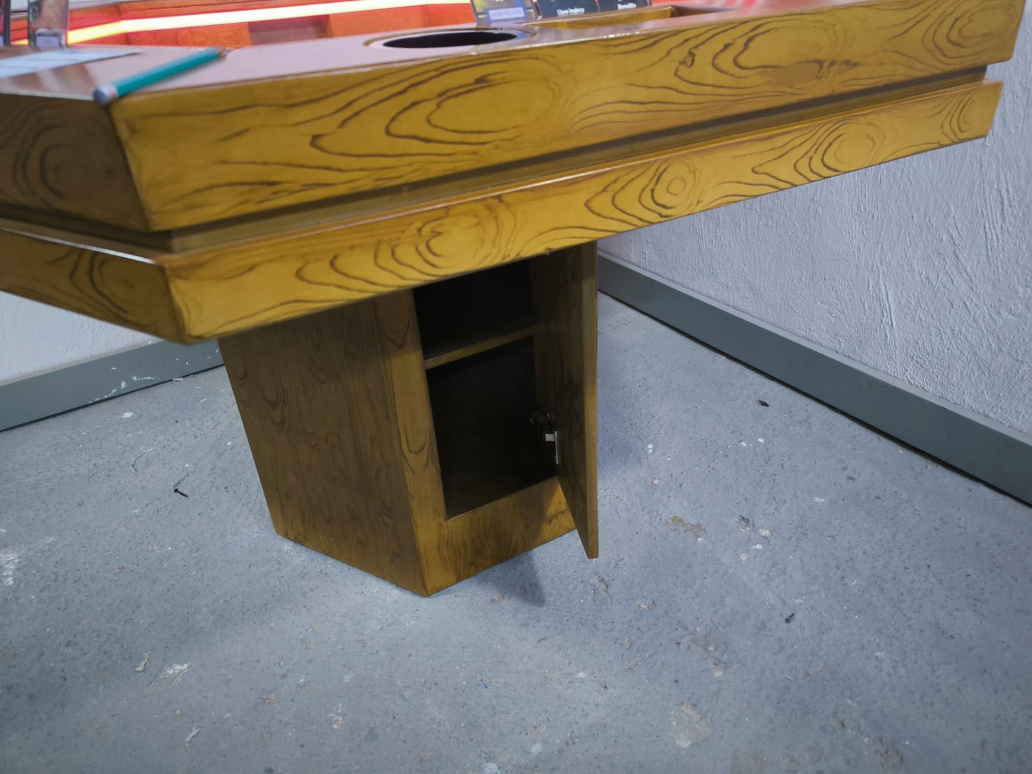 MESA DELUX HEXAGONAL SIN LED CON PASA DADOS