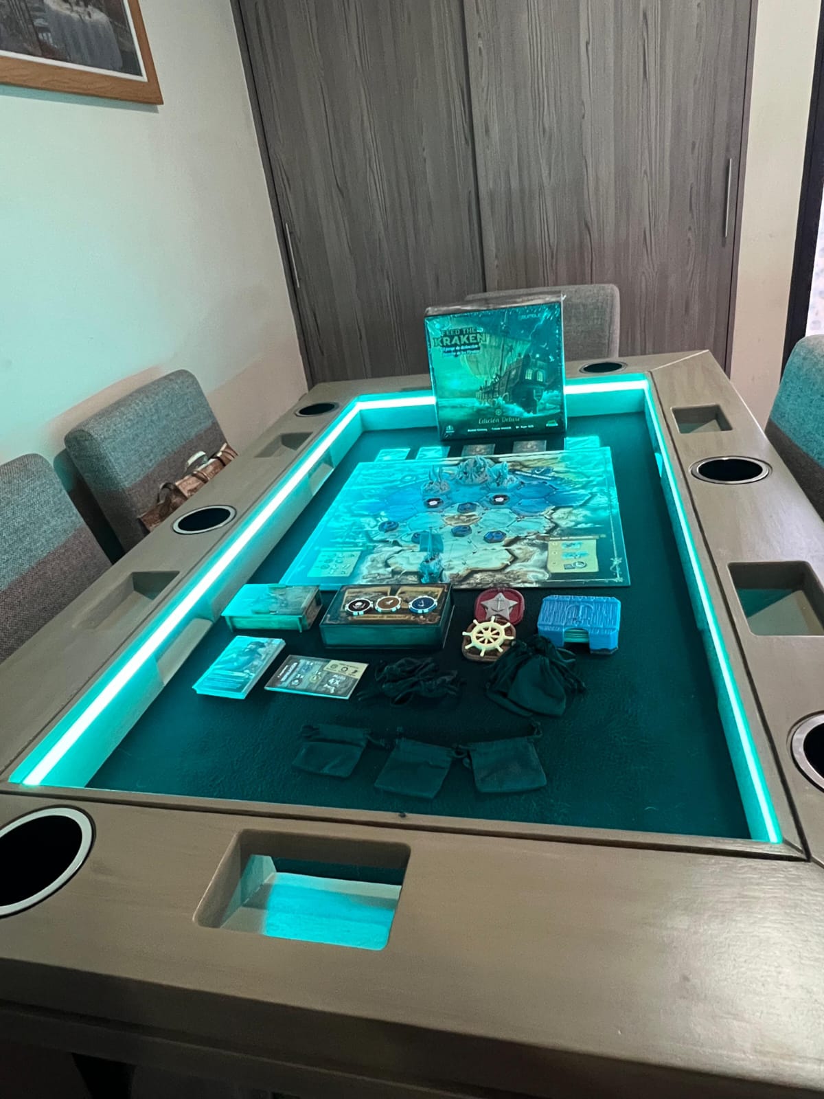 MESA DELUX RECTANGULAR CON LUZ LED CON PASA DADOS