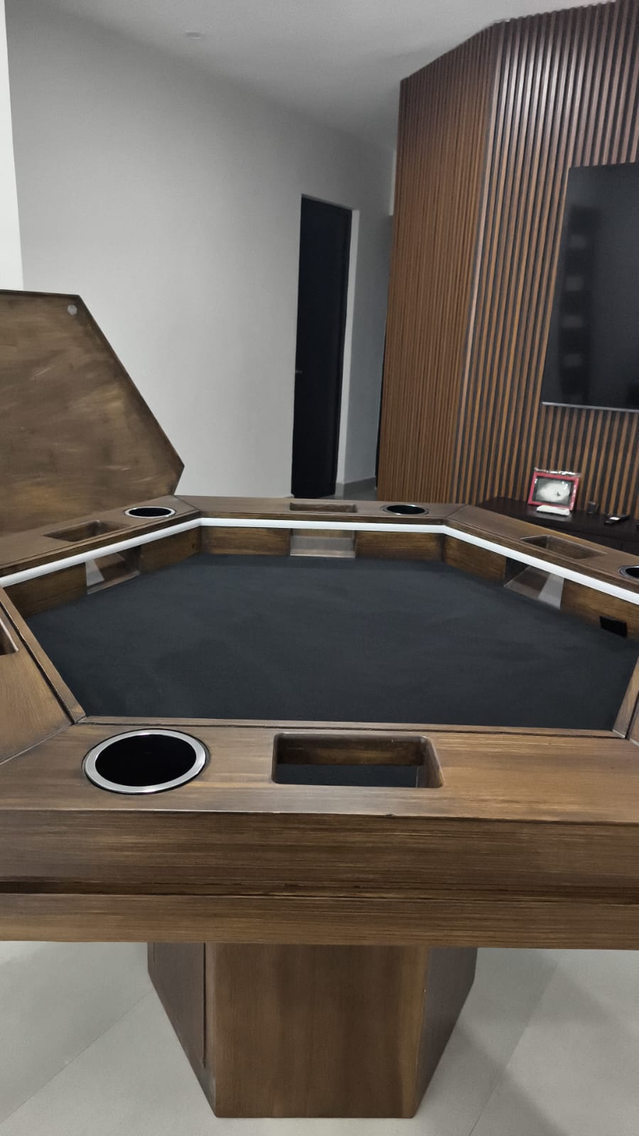 MESA DELUX HEXAGONAL CON LUZ LED CON PASA DADOS