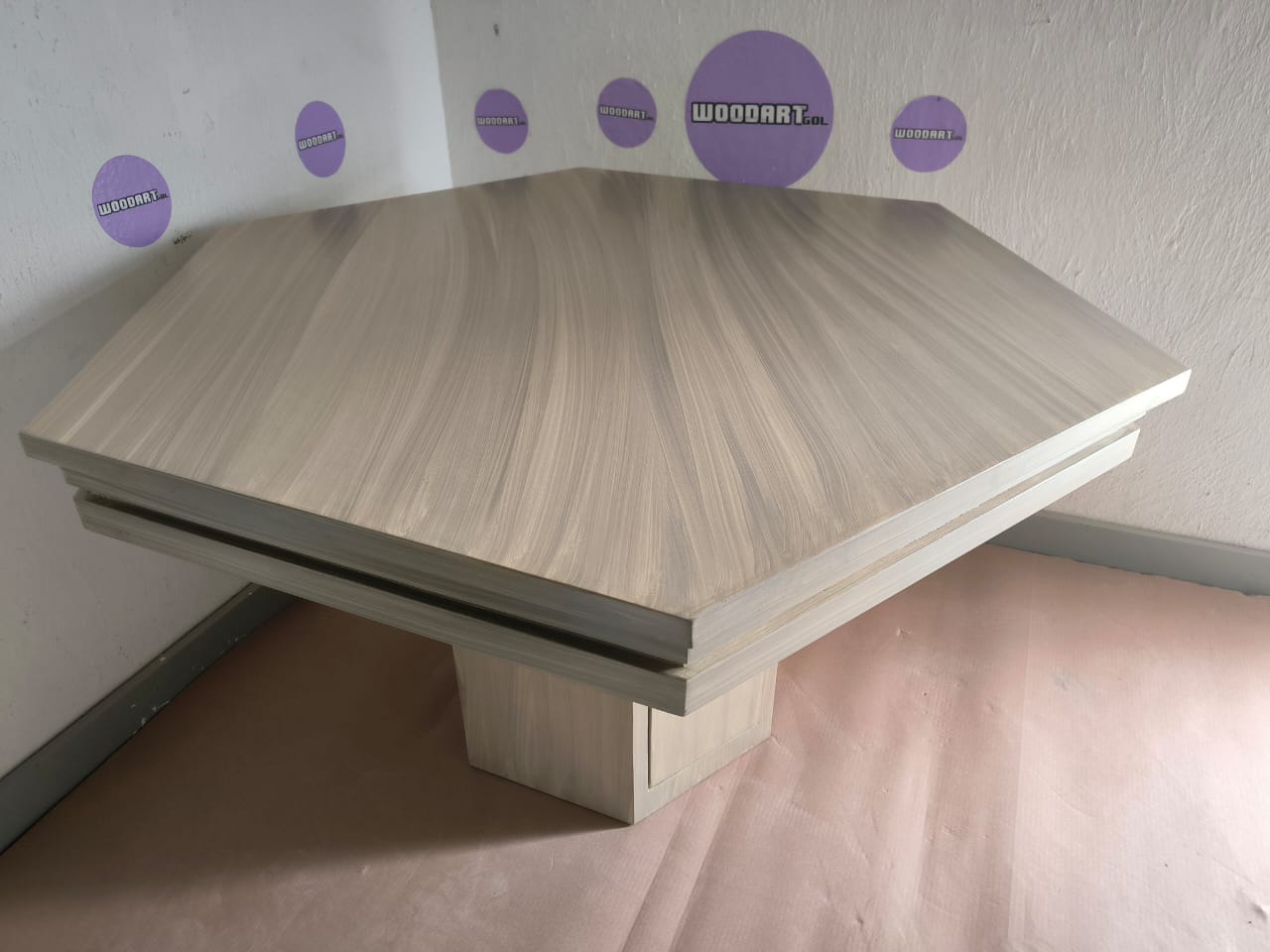 1 MESA HEXAGONAL CON LUZ LED para 6 personas