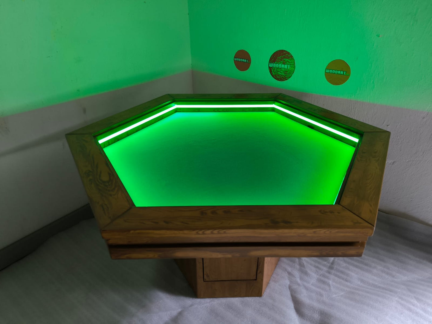 1 MESA HEXAGONAL CON LUZ LED para 6 personas