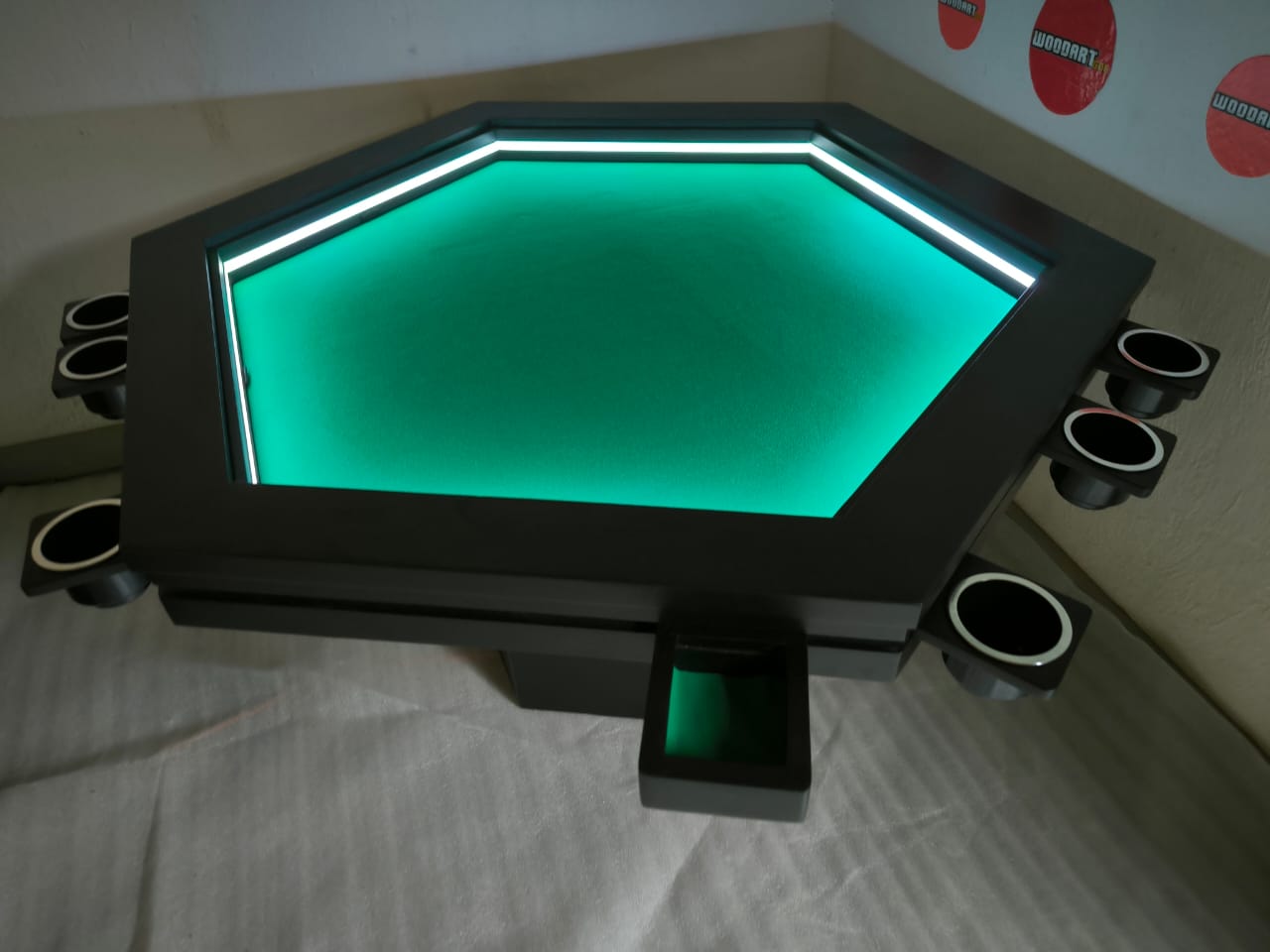 1 MESA HEXAGONAL CON LUZ LED para 6 personas