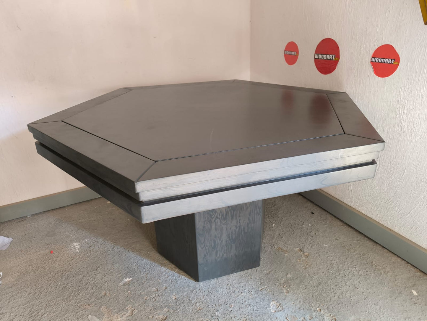 1 MESA HEXAGONAL CON LUZ LED para 6 personas