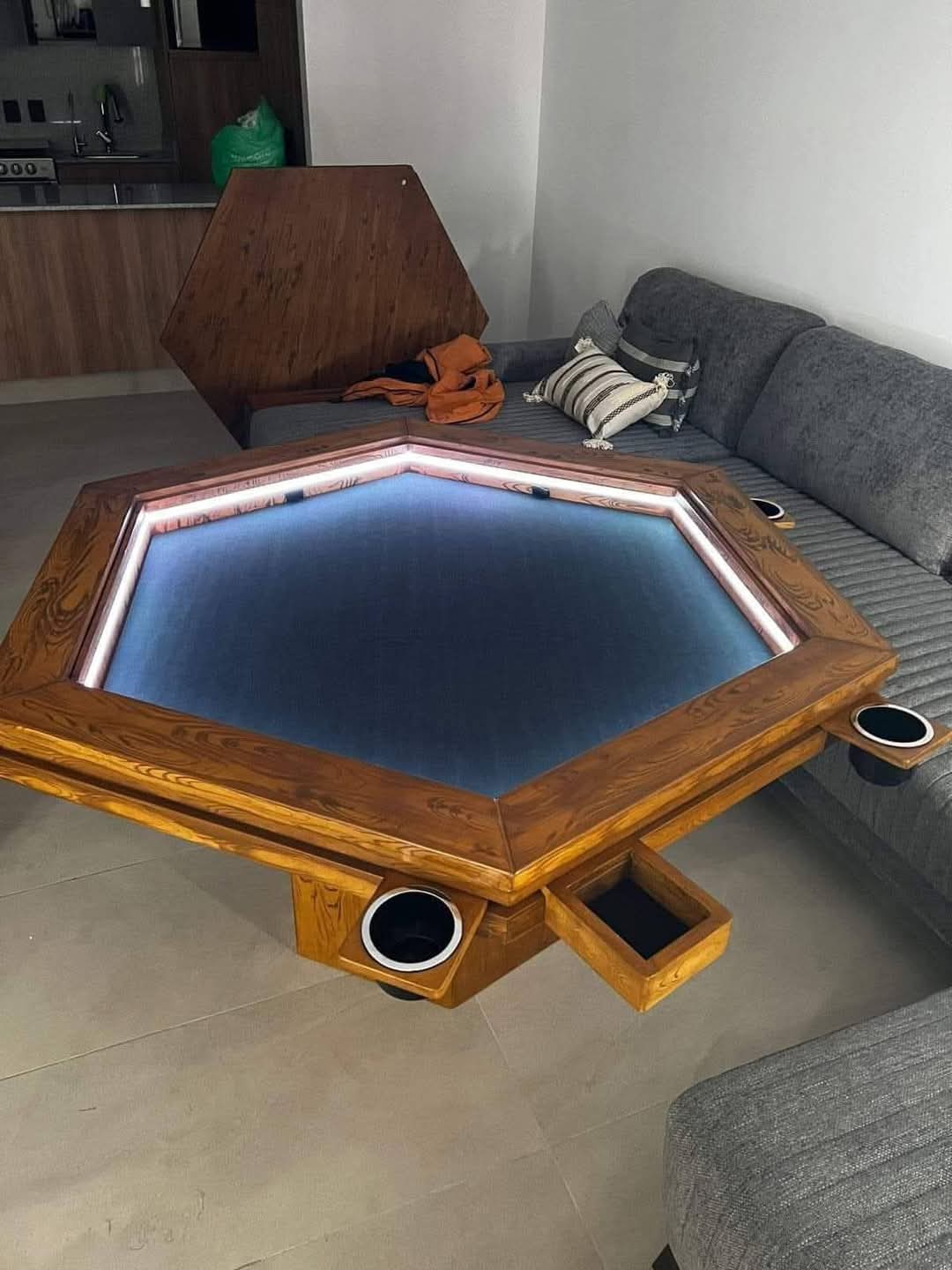 1 MESA HEXAGONAL CON LUZ LED para 6 personas