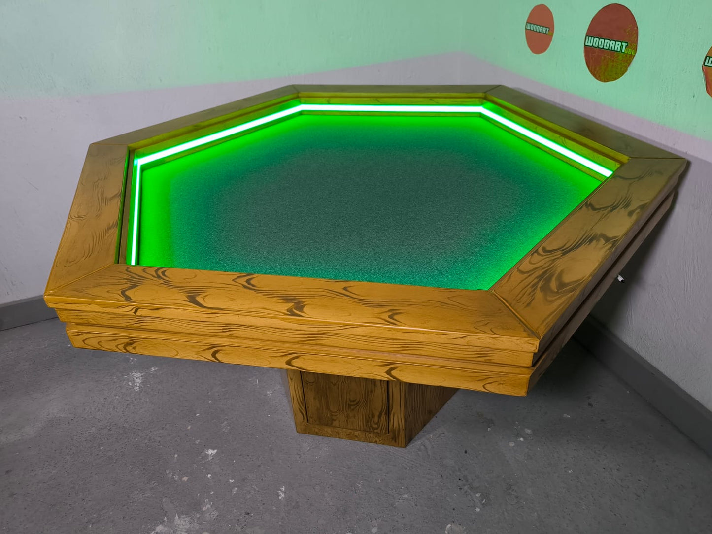 1 MESA HEXAGONAL CON LUZ LED para 6 personas
