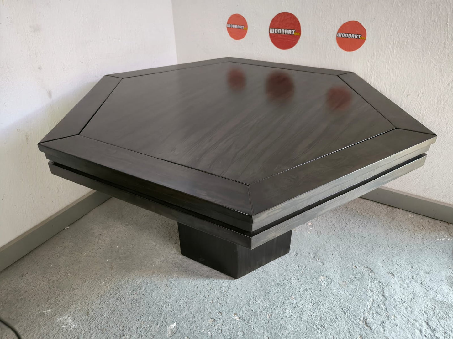 1 MESA HEXAGONAL CON LUZ LED para 6 personas