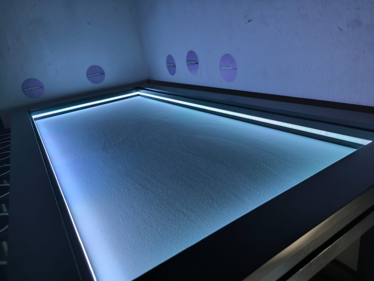 MESA RECTANGULAR CON LUZ LED para 8 personas