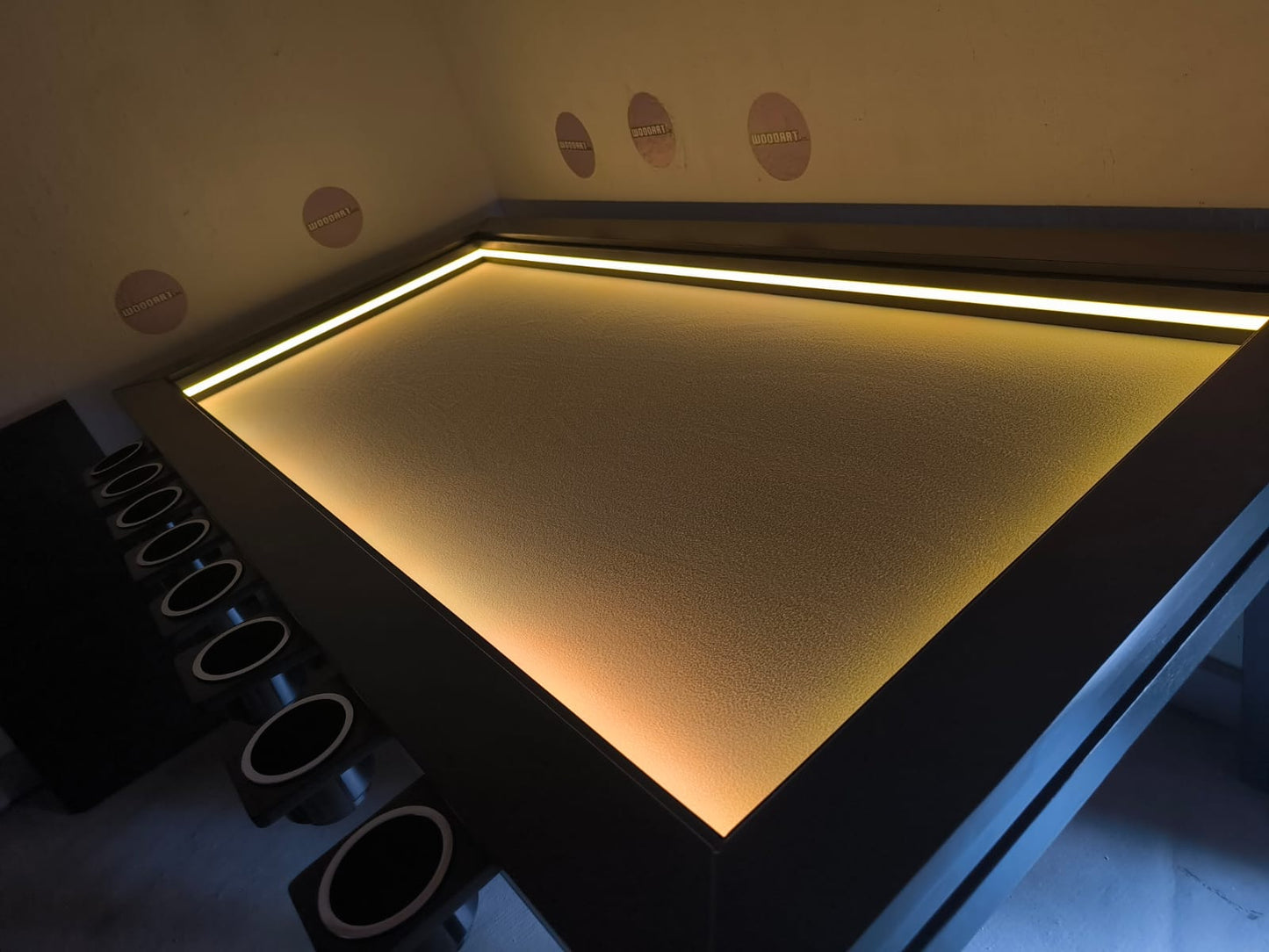 MESA RECTANGULAR CON LUZ LED para 8 personas