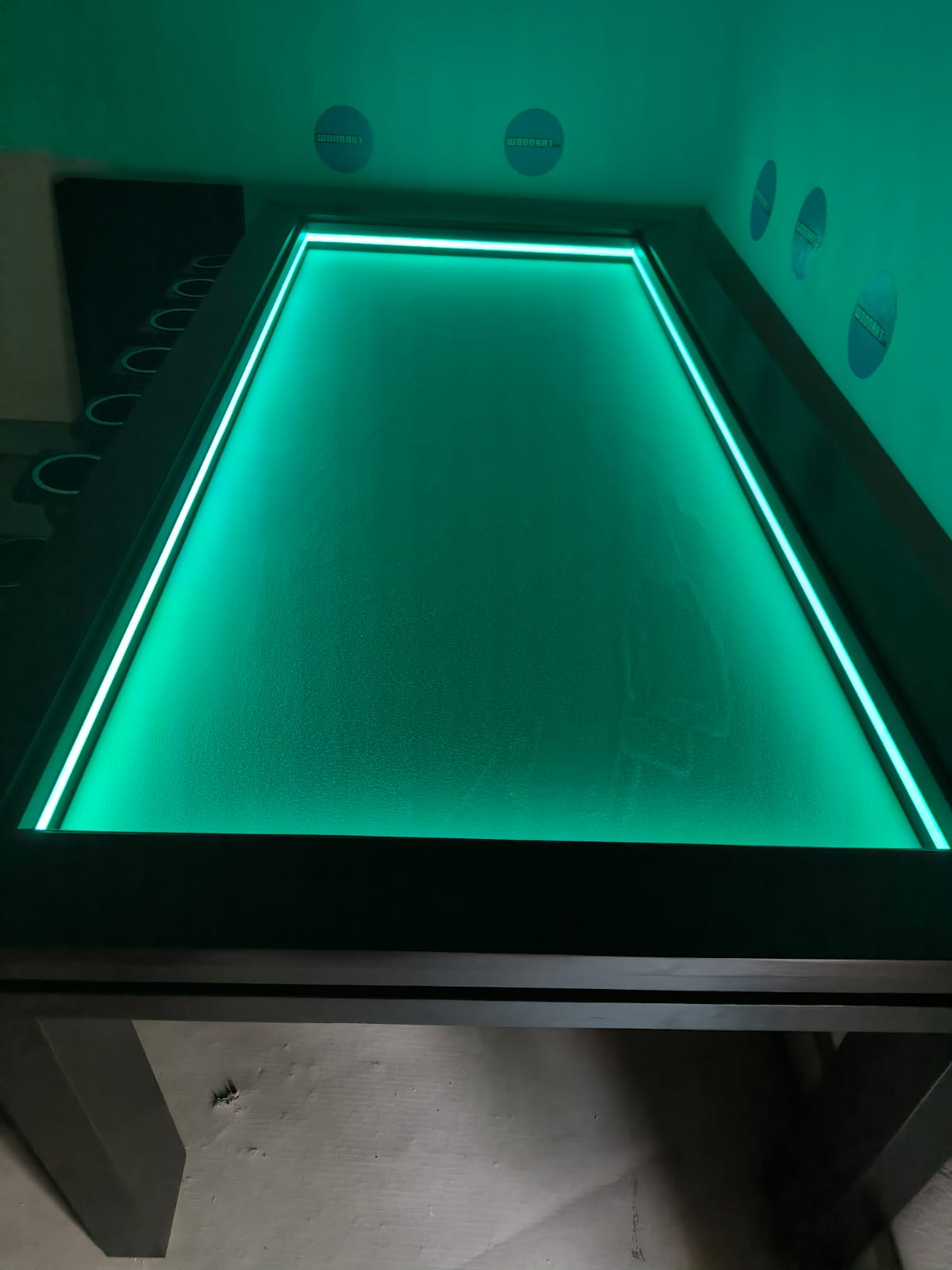 MESA RECTANGULAR CON LUZ LED para 8 personas