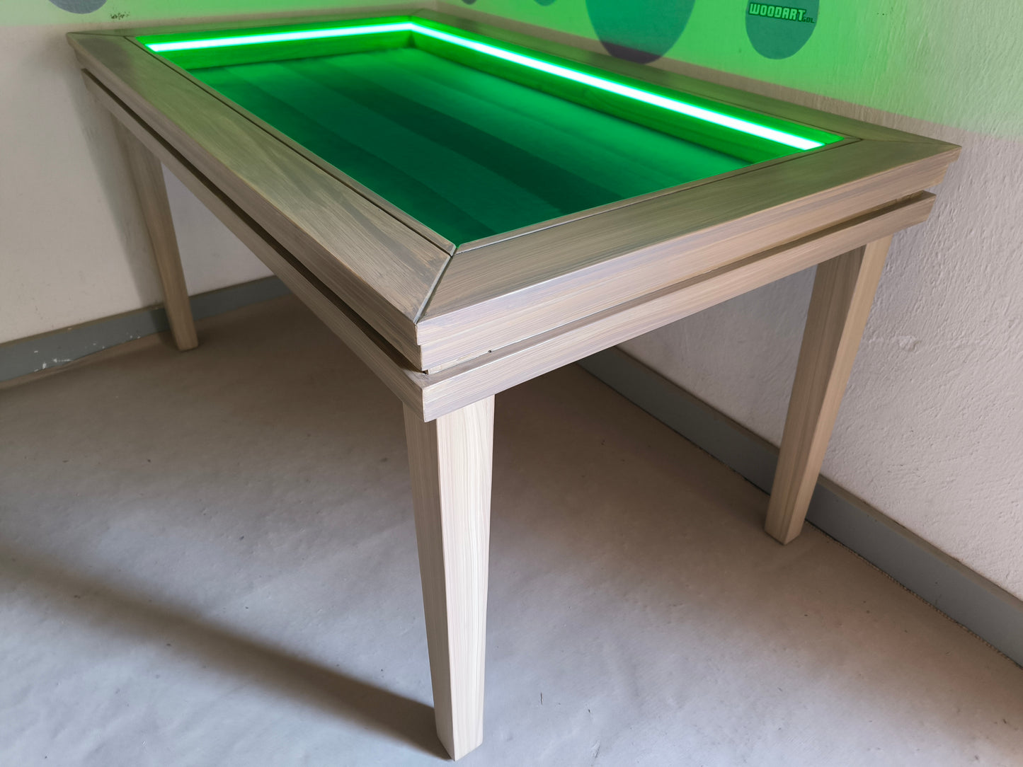 MESA JUEGO/COMEDOR RECTANGULAR TAPA ANTI DERRAMES CON LUZ LED PARA 6 PERSONAS
