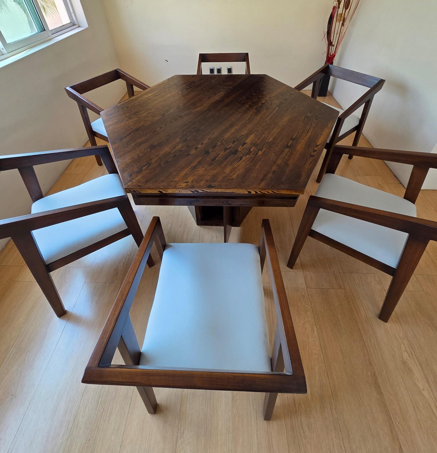 MESA DE POKER HEXAGONAL CON PORTAVASOS