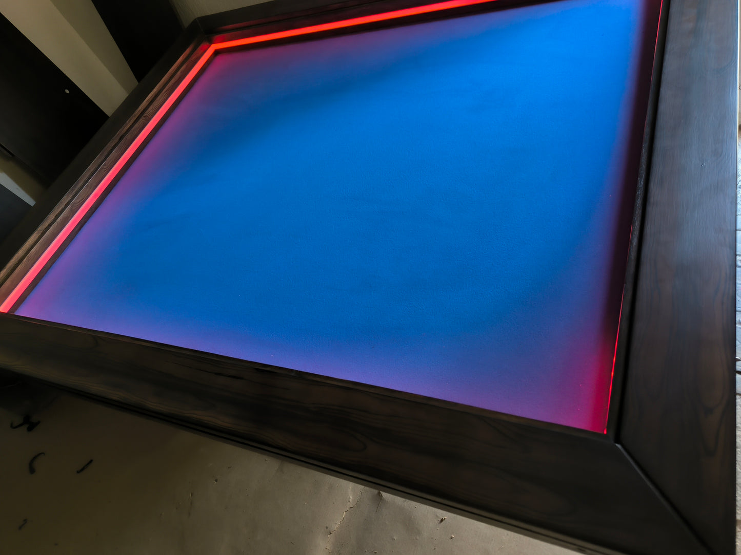 MESA MODELO CUADRILATERO CON LUZ LED para 6 personas 145cm x 120cm