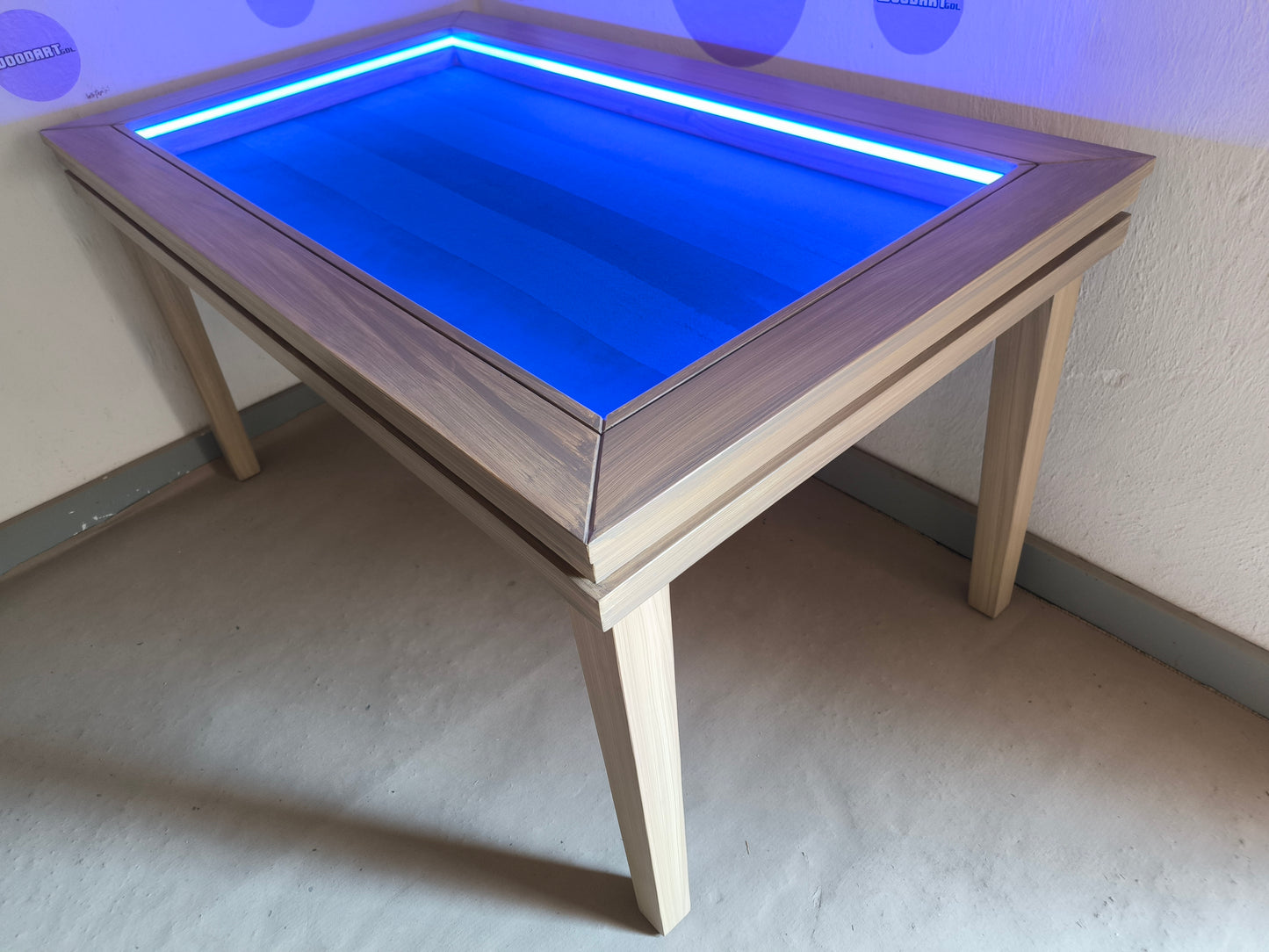 MESA JUEGO/COMEDOR RECTANGULAR TAPA ANTI DERRAMES CON LUZ LED PARA 6 PERSONAS