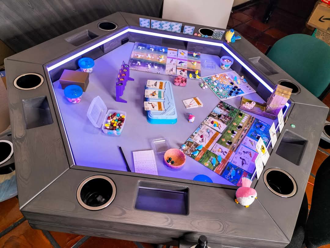 MESA DELUX HEXAGONAL CON LUZ LED CON PASA DADOS