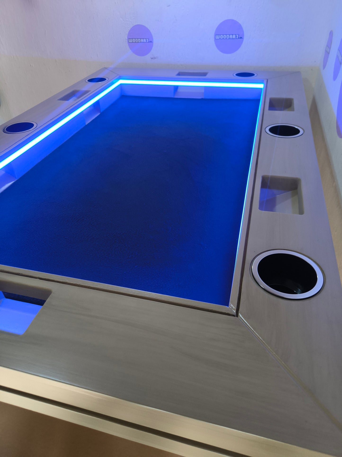 MESA DELUX RECTANGULAR CON LUZ LED CON PASA DADOS