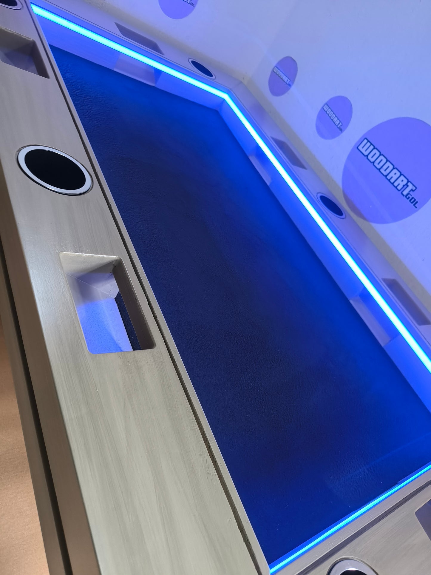 MESA DELUX RECTANGULAR CON LUZ LED CON PASA DADOS
