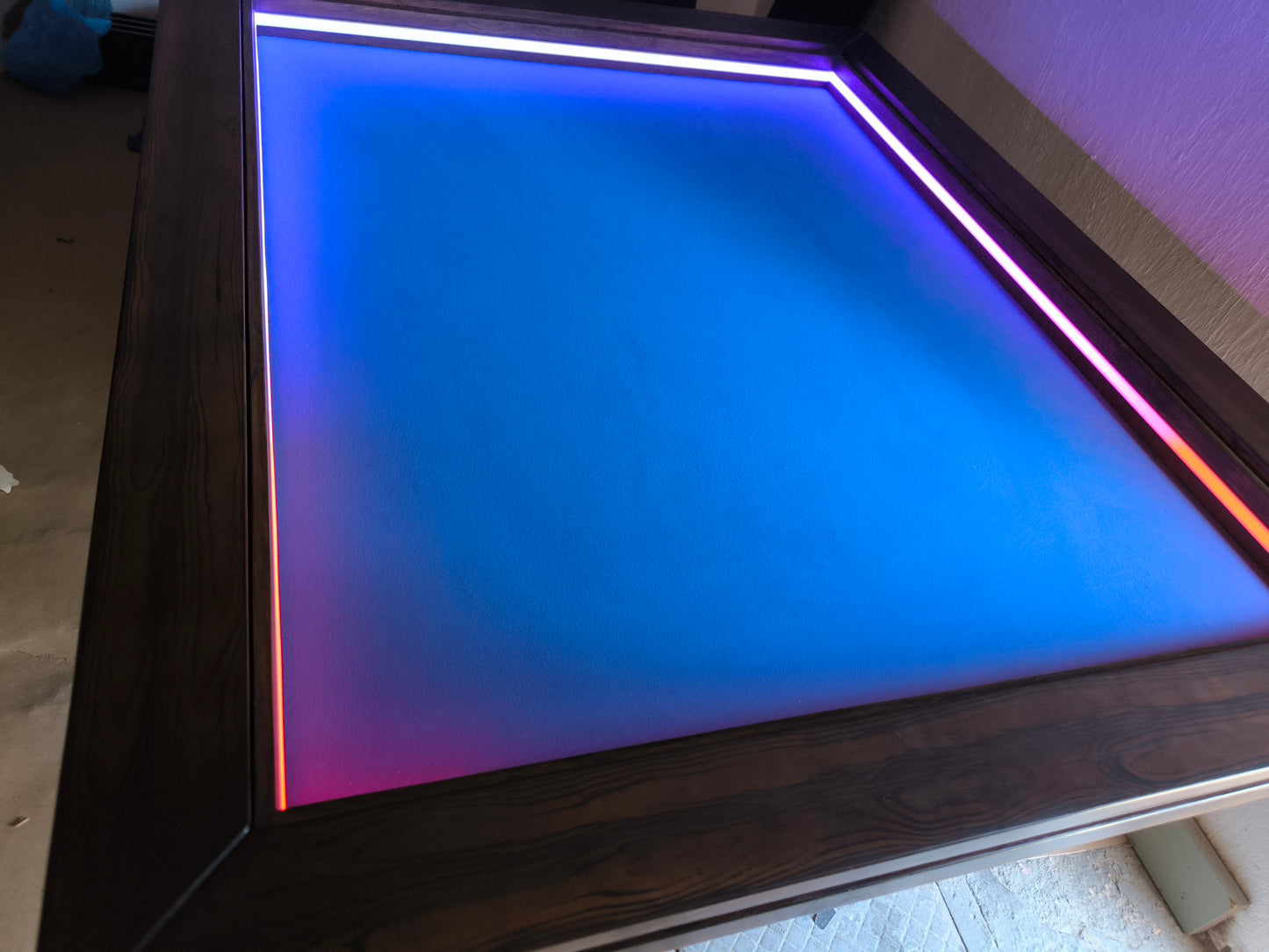 MESA MODELO CUADRILATERO CON LUZ LED para 6 personas 145cm x 120cm