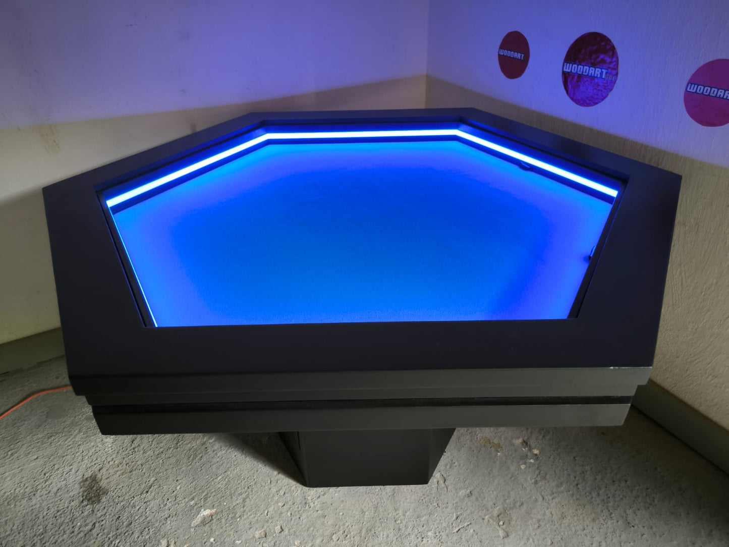 1 MESA HEXAGONAL CON LUZ LED para 6 personas