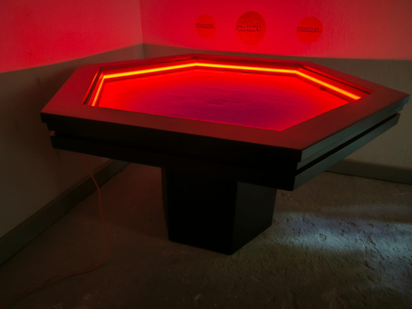 1 MESA HEXAGONAL CON LUZ LED para 6 personas