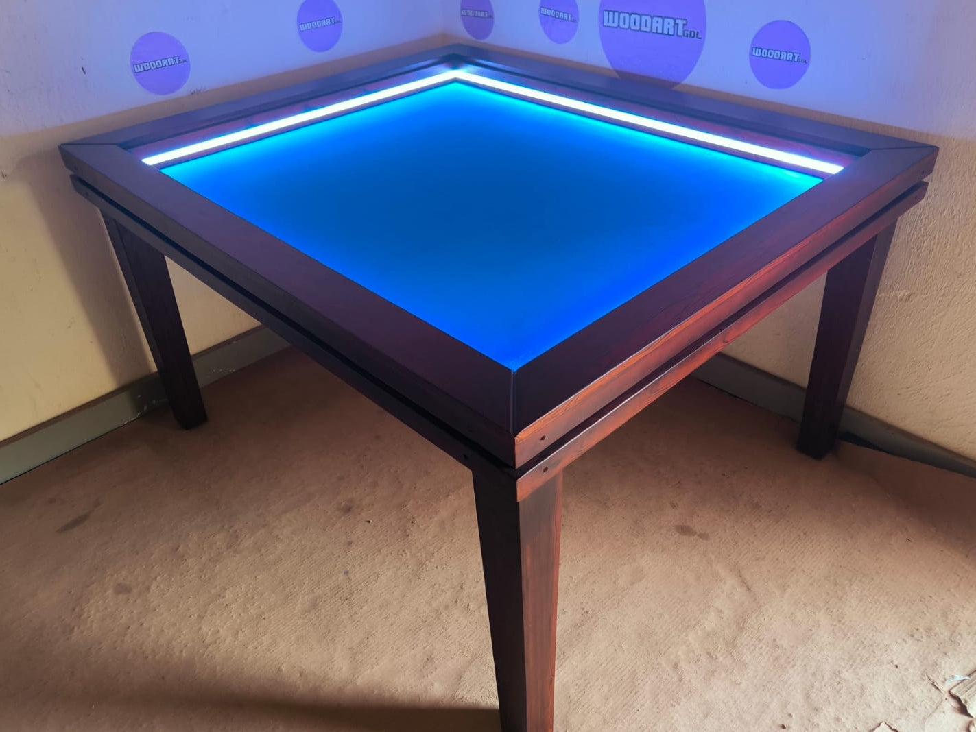 MESA MODELO CUADRILATERO CON LUZ LED para 6 personas 145cm x 120cm