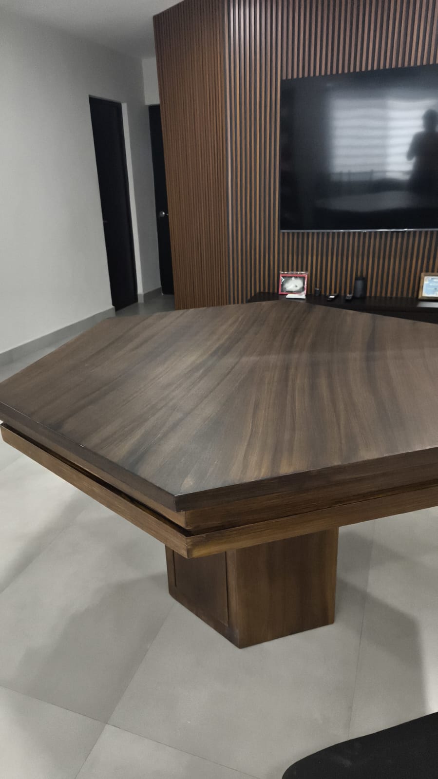 MESA DE POKER HEXAGONAL CON PORTAVASOS