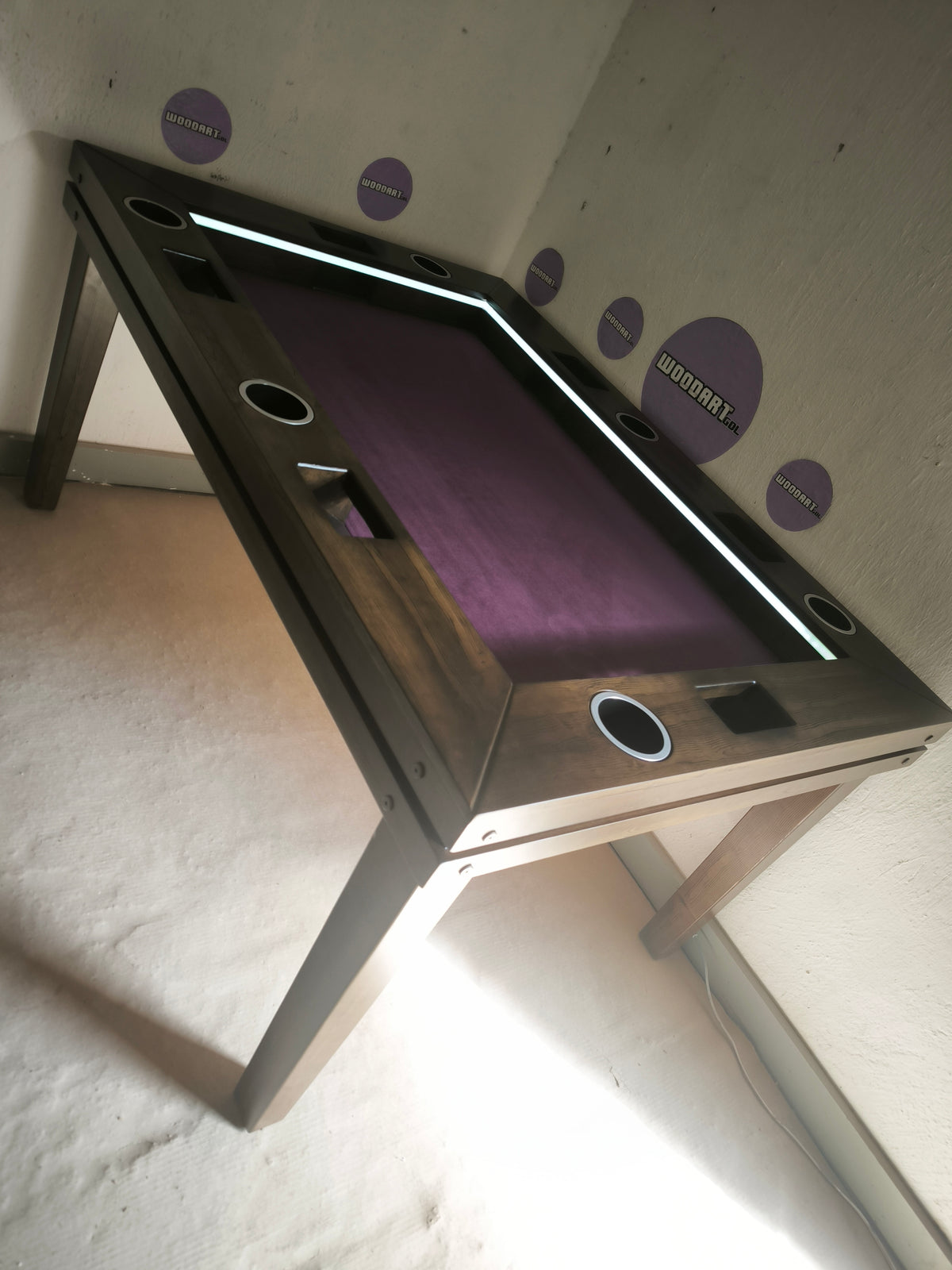 MESA DELUX RECTANGULAR CON LUZ LED CON PASA DADOS.
