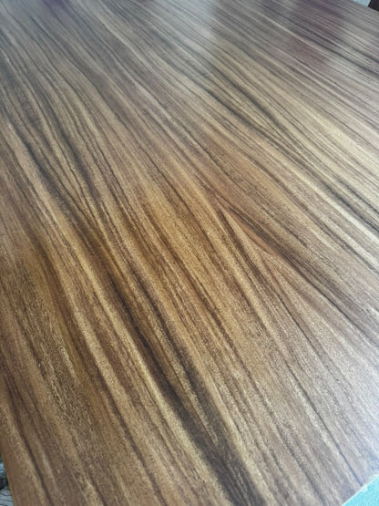 Complemento adicional •Liston  Parota natural • Acabado exclusivo