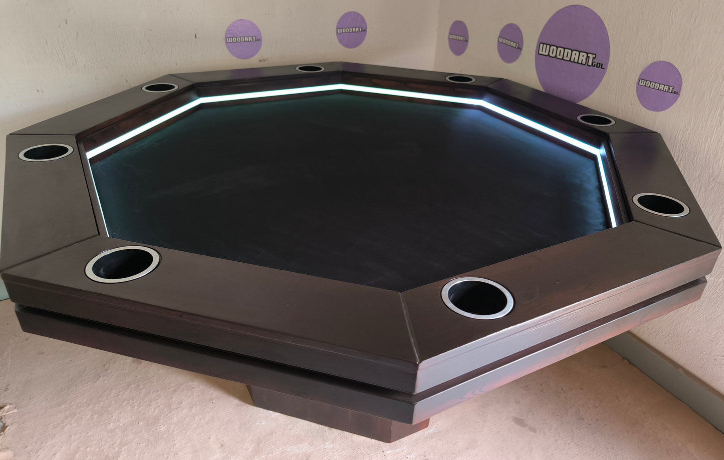 COMEDRO/MESA DE POKER CON LED OCTAGONAL CON PORTAVASOS para 8 personas