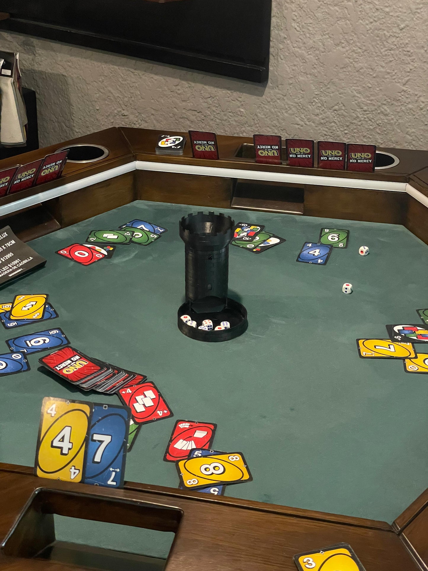 Torre de Dados Medieval – Domina el Azar desde lo Alto