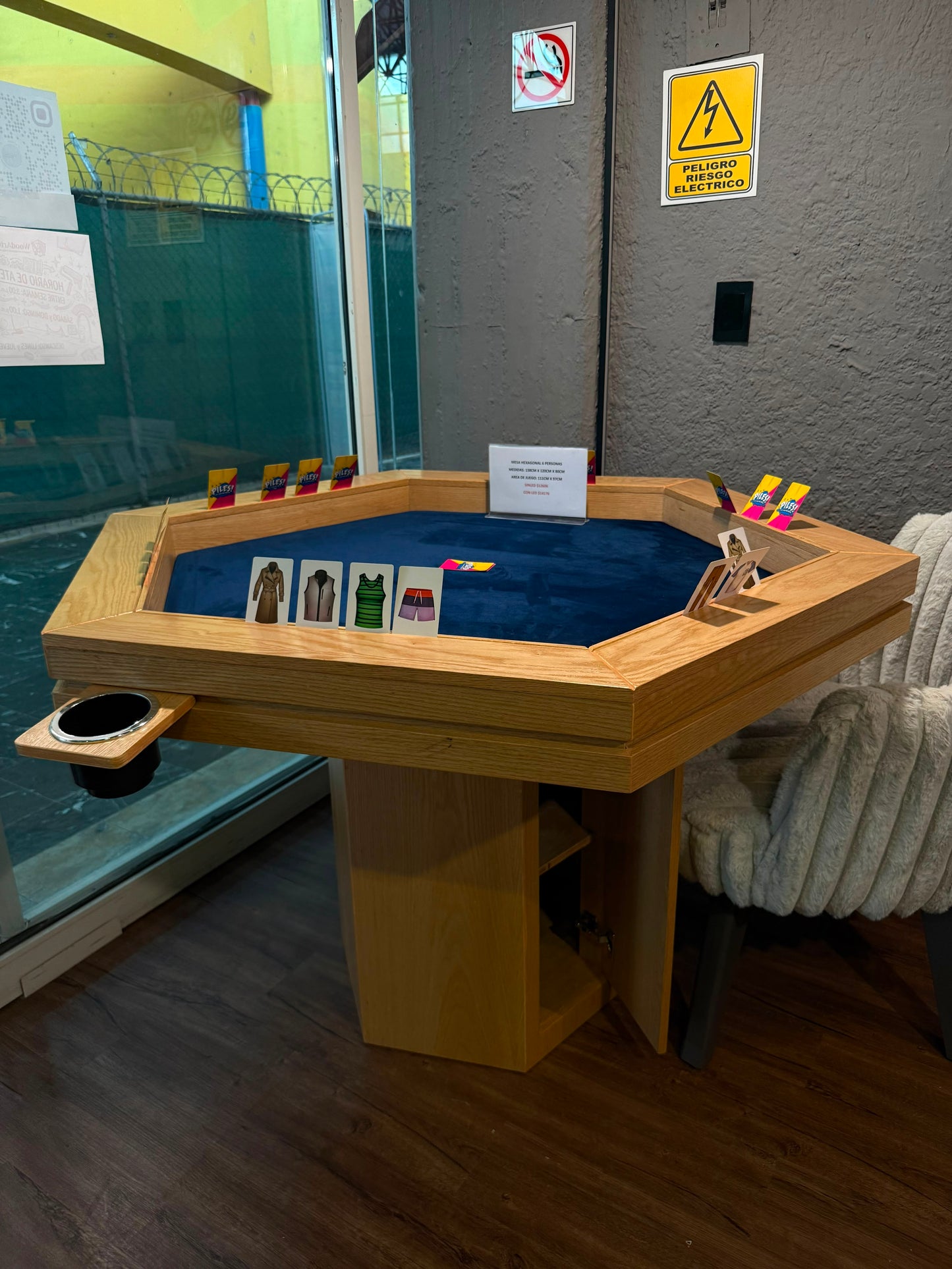 Mesa de juegos/Comedor Hexagonal Imperial | Madera de ENCINO AMERICANO SIN LUZ LED para 6 personas.