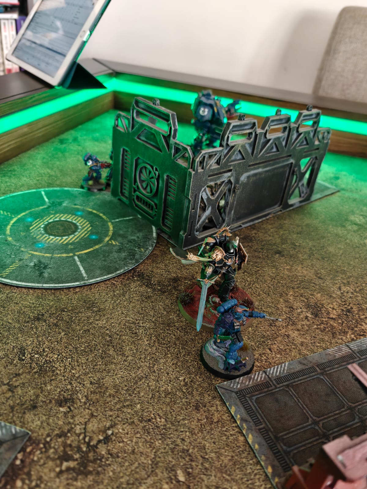 Mesa de Juegos "Command Center" 44" x 60" (Edición Warhammer / Wargames)